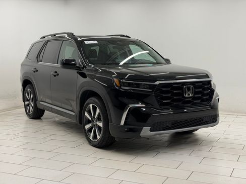 Used 2024 Honda Pilot Touring image 6