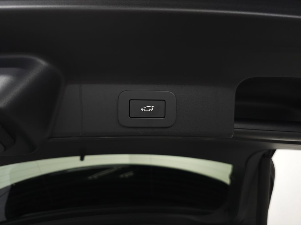 Used 2025 Jaguar F-PACE R-Dynamic S AWD/4WD image 6