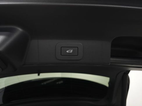 Used 2025 Jaguar F-PACE R-Dynamic S AWD/4WD image 6