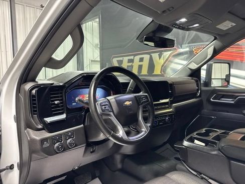 Used 2024 Chevrolet Silverado 2500 LT AWD/4WD image 6
