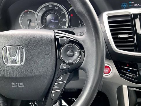 Used 2017 Honda Accord Touring image 25