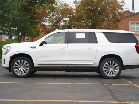 Used 2023 GMC Yukon XL Denali w/ Denali Reserve Package AWD/4WD image 2