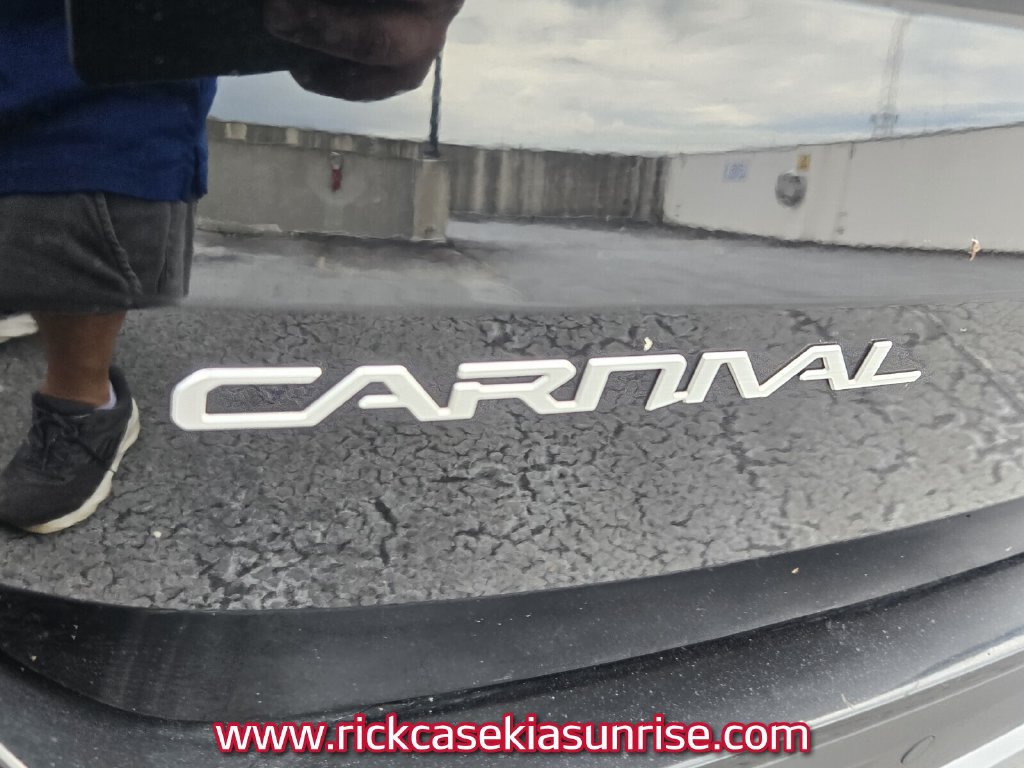 Used 2024 Kia Carnival EX FWD image 9
