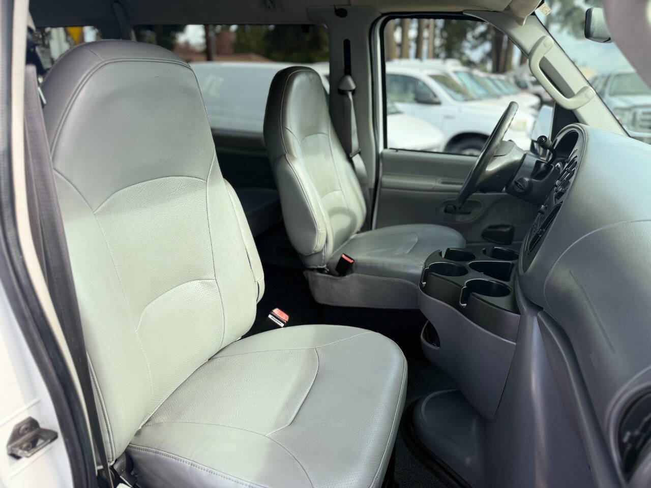 Used 2006 Ford E-350 and Econoline 350 XL RWD image 20