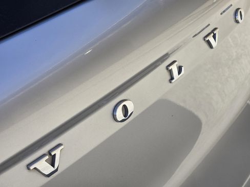 Used 2019 Volvo XC40 T4 Inscription image 19