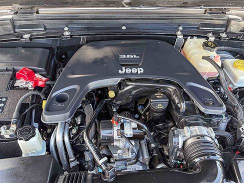 Used 2021 Jeep Wrangler Unlimited Sahara AWD/4WD image 26