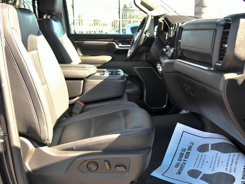 Used 2025 GMC Sierra 1500 SLT AWD/4WD image 51