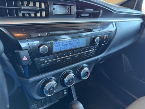 Used 2015 Toyota Corolla L FWD image 23