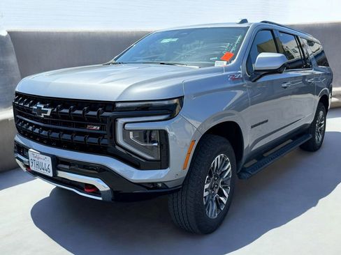 Used 2025 Chevrolet Suburban Z71 AWD/4WD image 11