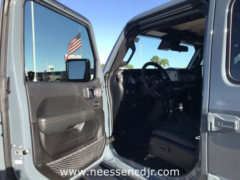 New 2025 Jeep Gladiator Sport image 7