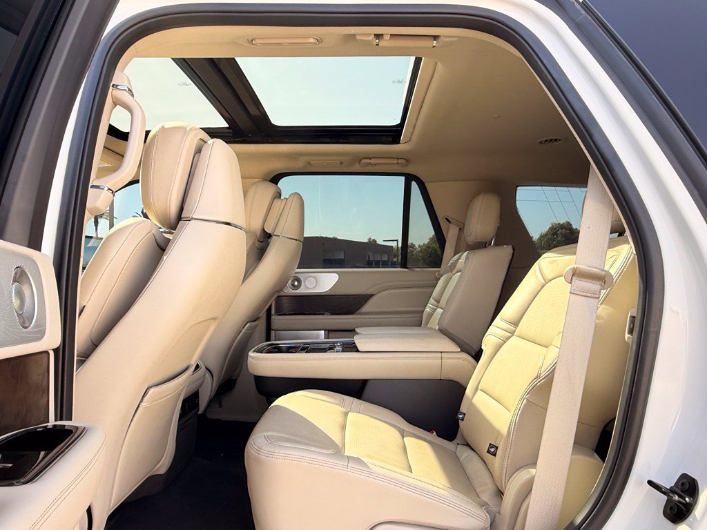 Used 2020 Lincoln Navigator Reserve w/ Luxury Package AWD/4WD image 18