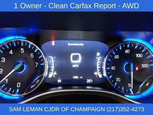 Used 2025 Chrysler Pacifica Select image 3