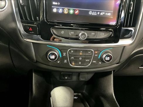 Used 2023 Chevrolet Traverse LT FWD image 14