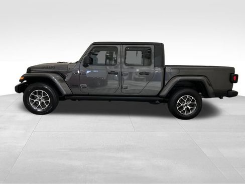 Used 2022 Jeep Gladiator Sport AWD/4WD image 4