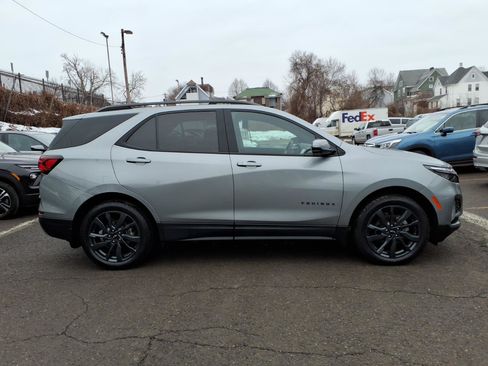 Used 2024 Chevrolet Equinox RS image 2