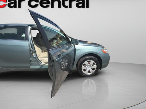 Used 2007 Toyota Camry LE FWD image 10