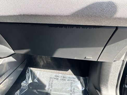 Used 2025 Cadillac Optiq Sport 2 image 34