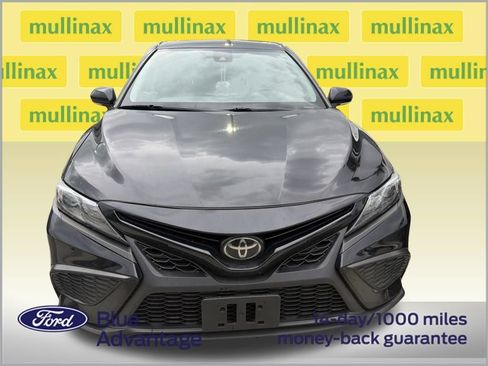 Used 2022 Toyota Camry SE FWD image 3