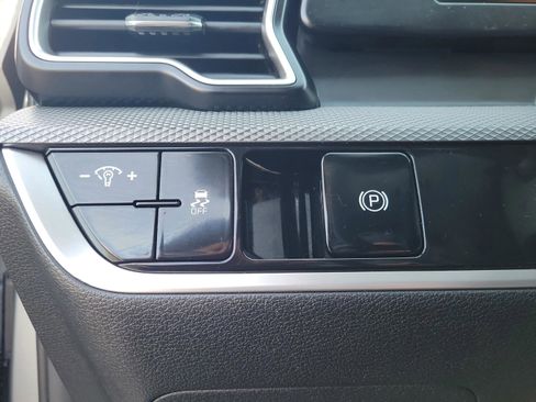 Used 2023 Kia Sportage LX image 14