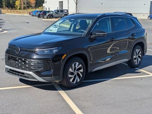Certified 2026 Volkswagen Tiguan S FWD image 8