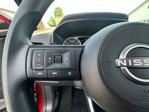 Used 2023 Nissan Rogue S AWD/4WD image 33