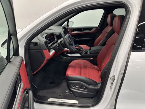 New 2026 Porsche Cayenne image 17