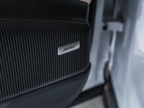 Certified 2025 Porsche Macan 4 Electric image 13