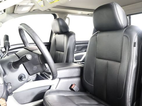 Used 2020 Nissan Titan SL w/ Moonroof Package image 7