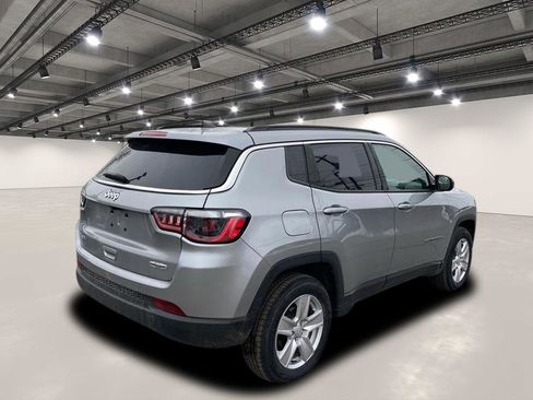 Used 2022 Jeep Compass Latitude w/ Convenience Group AWD/4WD image 7