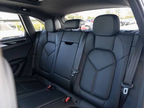 Certified 2023 Porsche Macan image 17