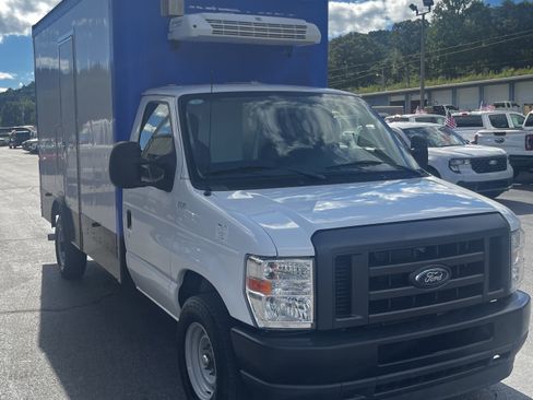 Certified 2024 Ford E-350 and Econoline 350 Super Duty w/ Power Windows & Locks Group RWD image 4