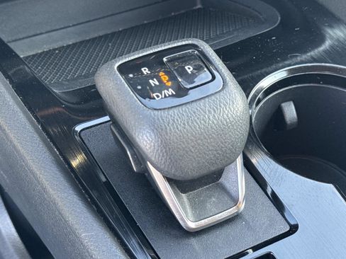 Used 2023 Nissan Rogue SV image 10