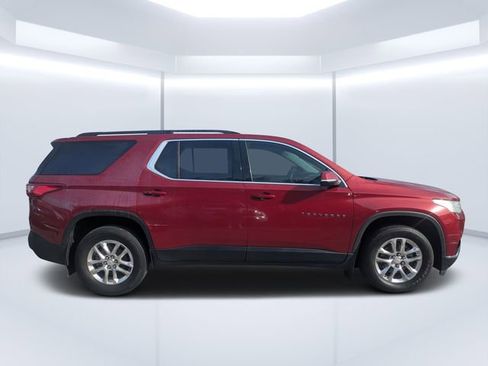 Used 2019 Chevrolet Traverse LT image 2