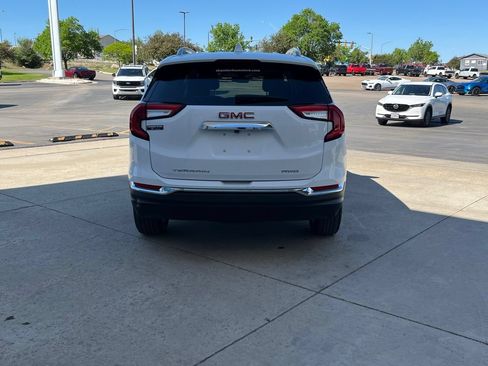 Used 2024 GMC Terrain SLT AWD/4WD image 5