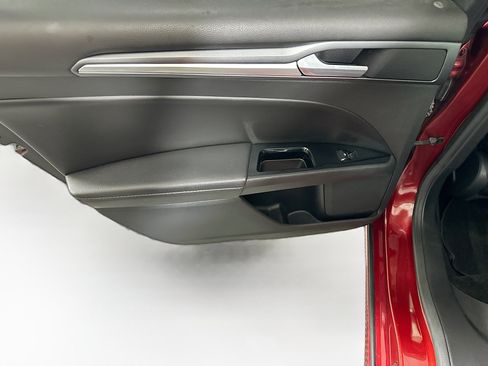 Used 2016 Ford Fusion Titanium FWD image 25