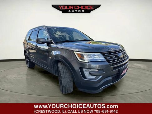 Used 2017 Ford Explorer XLT w/ Equipment Group 202A AWD/4WD image 7