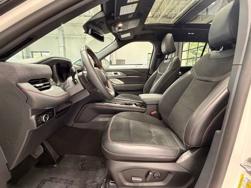 Used 2025 Ford Explorer ST AWD/4WD image 23