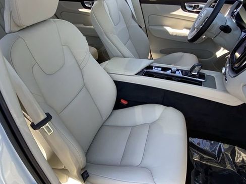 Used 2025 Volvo XC60 T8 Plus image 12