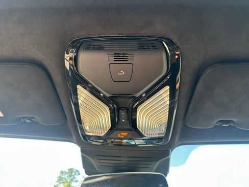 Certified 2024 BMW X7 xDrive40i w/ M Sport Package image 21