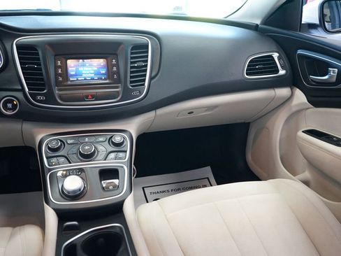 Used 2015 Chrysler 200 Limited w/ Convenience Group FWD image 10