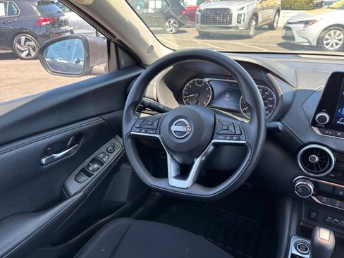 Used 2025 Nissan Sentra SV FWD image 32