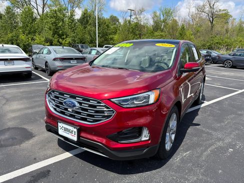 Used 2019 Ford Edge Titanium w/ Equipment Group 301A AWD/4WD image 2