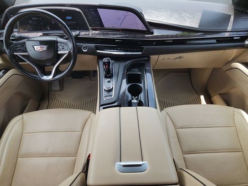 Used 2021 Cadillac Escalade Premium Luxury w/ LPO, Illumination Package AWD/4WD image 28
