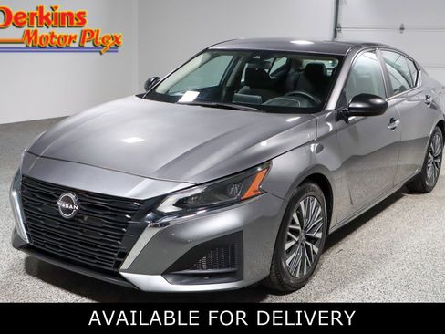 Used 2024 Nissan Altima 2.5 SV image 1