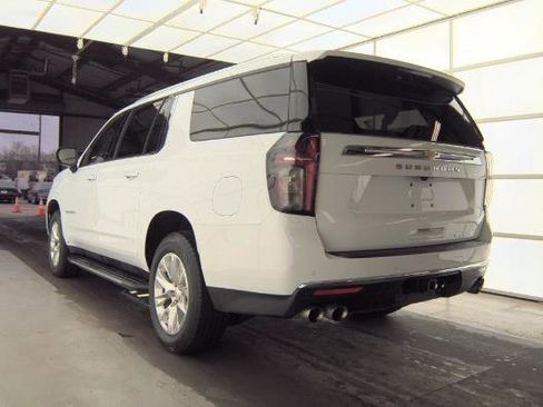 Used 2023 Chevrolet Suburban Premier image 6
