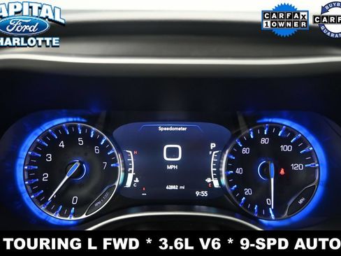 Used 2024 Chrysler Pacifica Touring-L FWD image 15