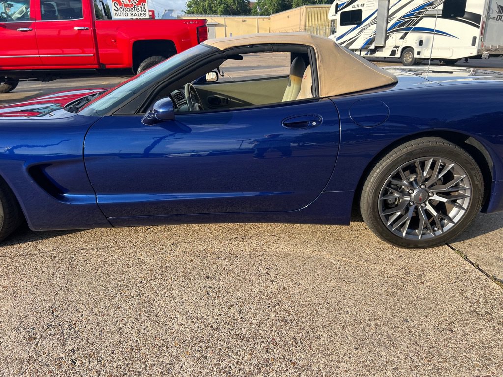Used 2004 Chevrolet Corvette Convertible w/ Preferred Equipment Group RWD image 8