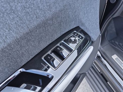Certified 2026 Cadillac Escalade Platinum Sport w/ LPO, Floor Liner Package AWD/4WD image 22