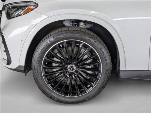 Used 2025 Mercedes-Benz GLC 300 4MATIC image 23