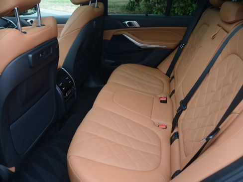 Used 2023 BMW X5 xDrive40i w/ Executive Package image 16